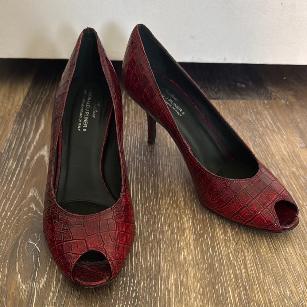 Donald J. Pliner Red Textured Peep-Toe Heels